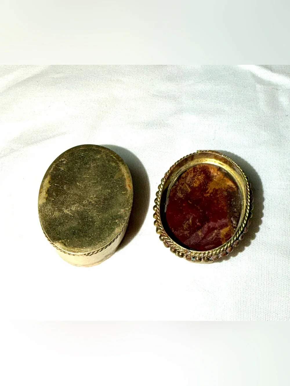 Vintage Red Agate Jasper Stone Oval Trinket Pill Box